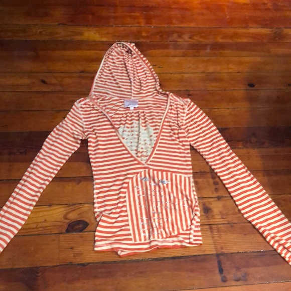 3/$10 Romeo and Juliet couture hooded top - Picture 1 of 3